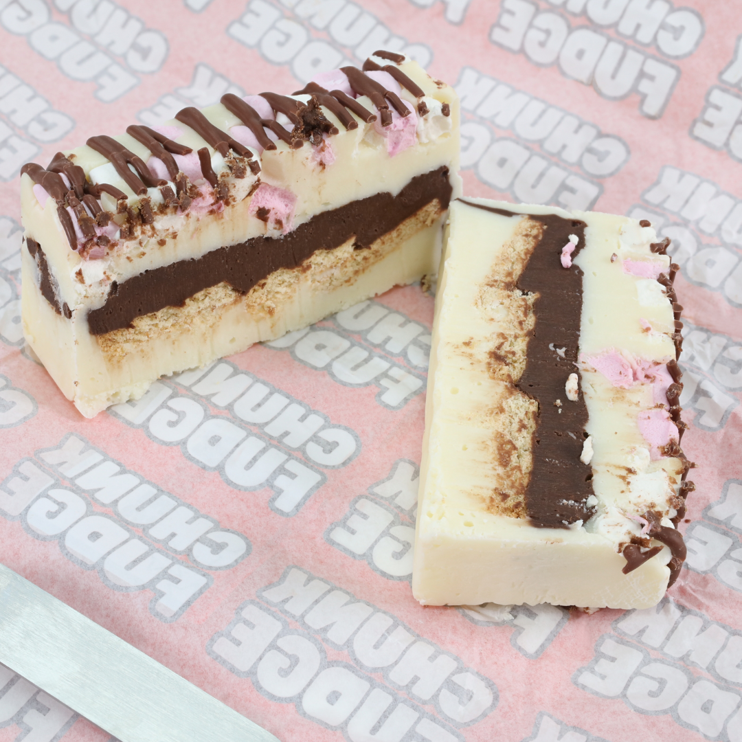 Sliced S’mores Fudge on a plate showing mallow and chocolate fudge, marshmallows and digestive biscuit